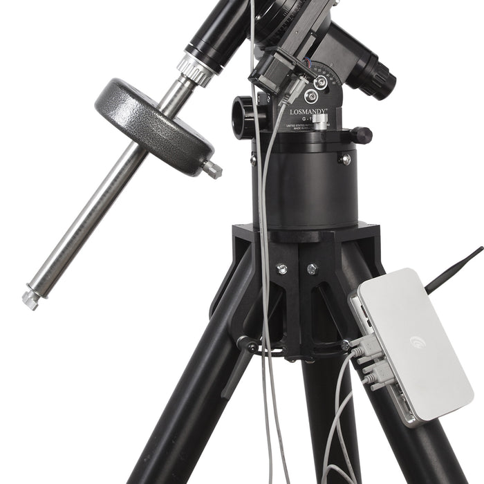 Acceso a Internet en vivo: haga astrofotógrafos mientras controla un FPL-53 165 mm ED APO usando el PMC-Eight a través de la operación del telescopio remoto